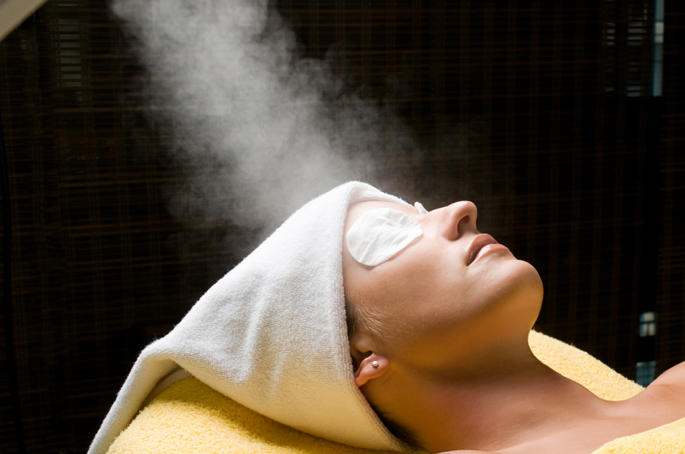 Facial steaming in spa