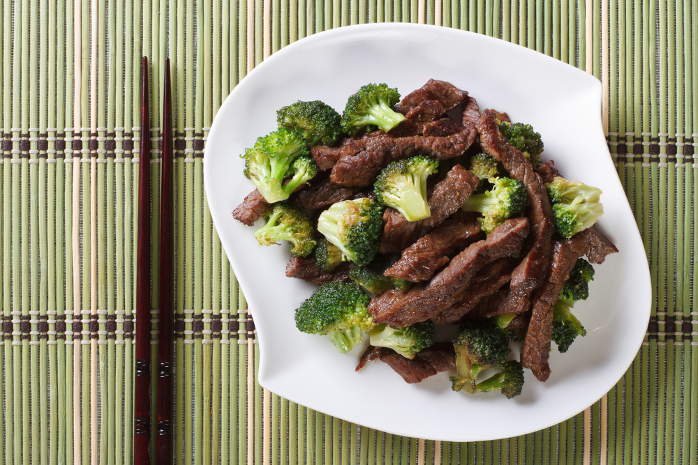 Beef stir-fry with broccoli