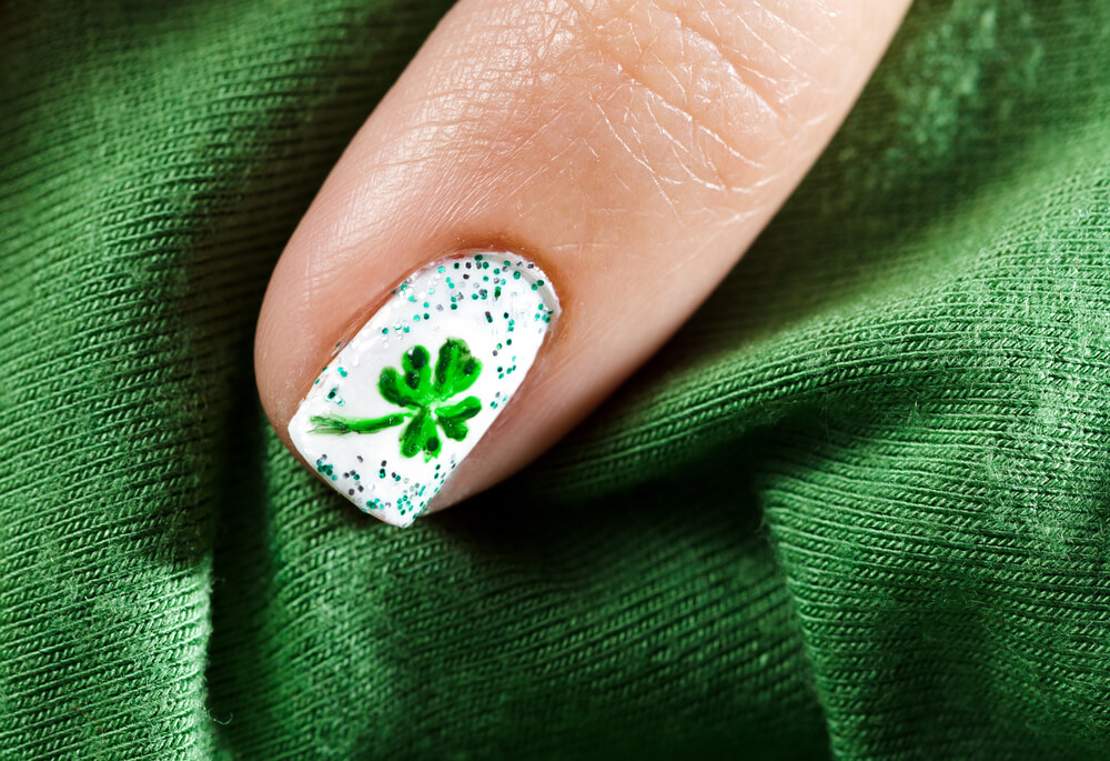 four leaved clover nail art