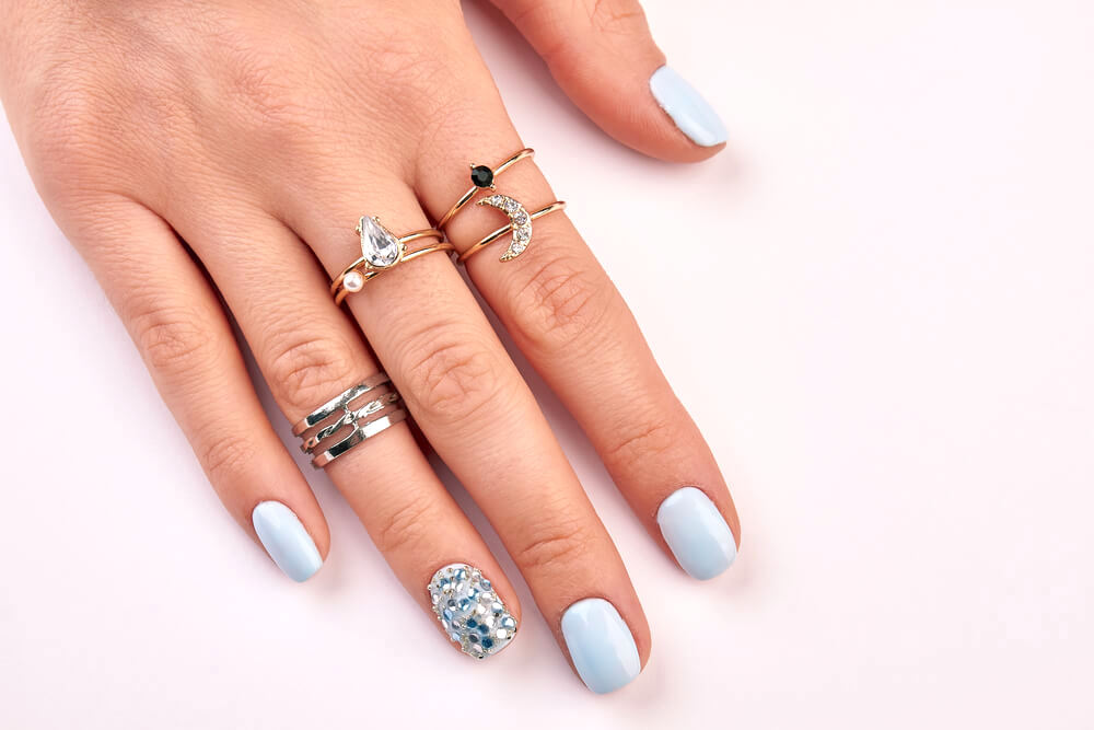 eye catching ring fingernail