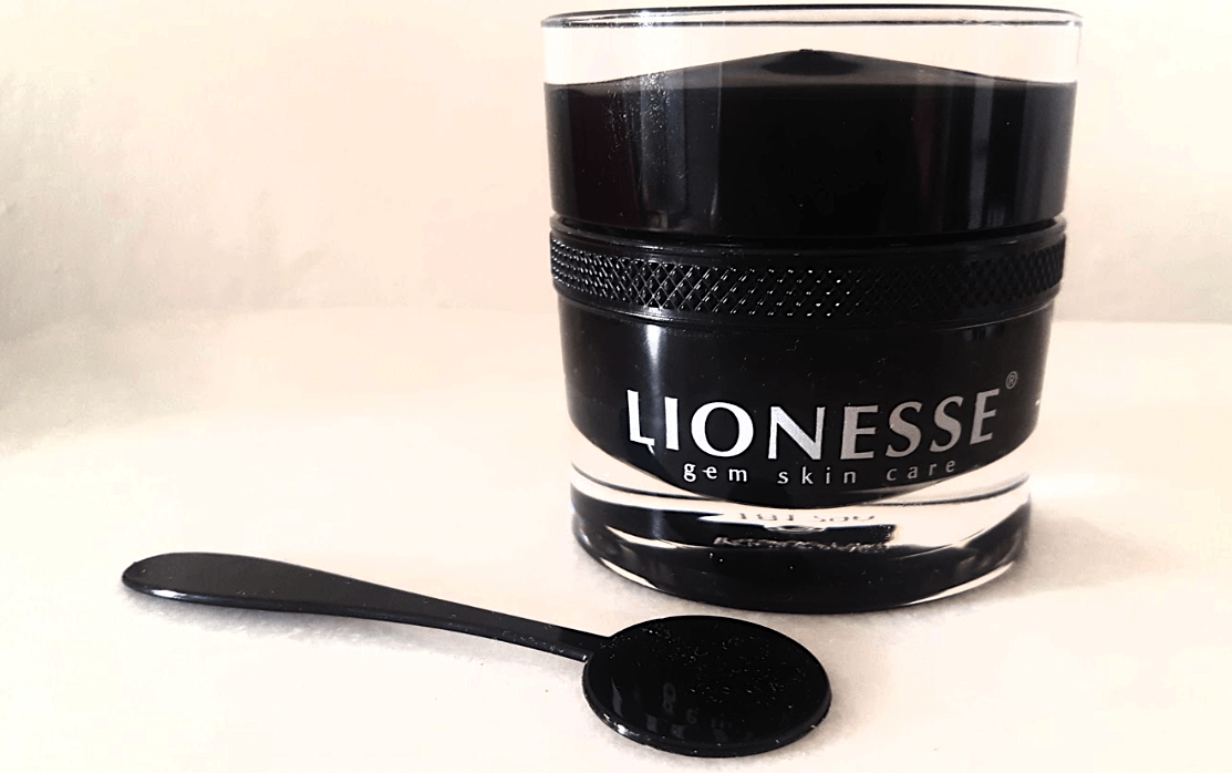 Lionesse Gem Black Onyx Mask