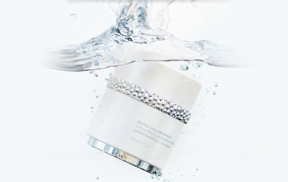 Image of Lavelier moisturizer in water