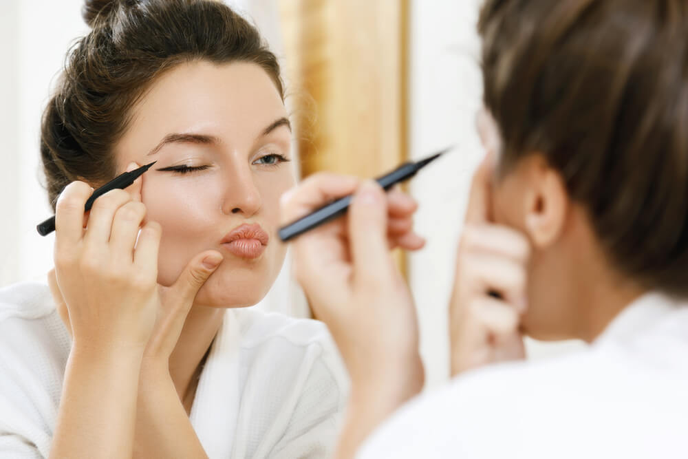 Woman making eyeliner mistake