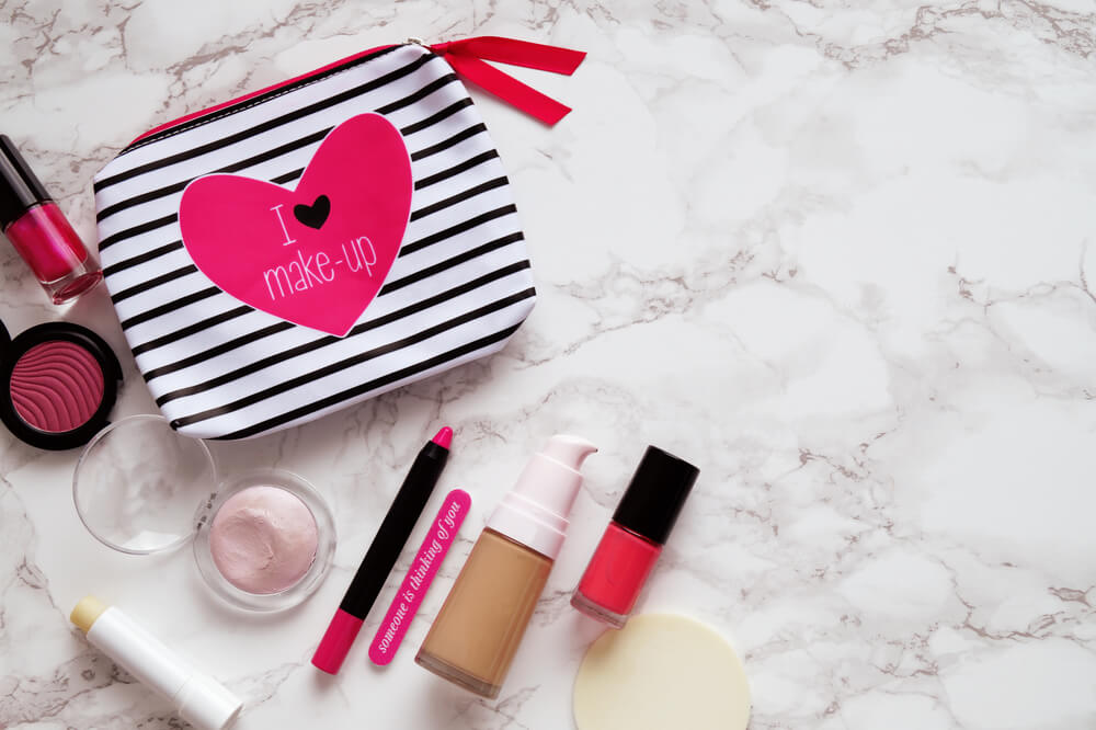 Makeup bag with makeup