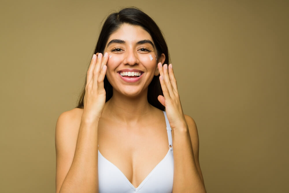 woman doing skincare